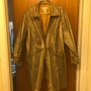 Faux snakeskin raincoat for ladies in 1W